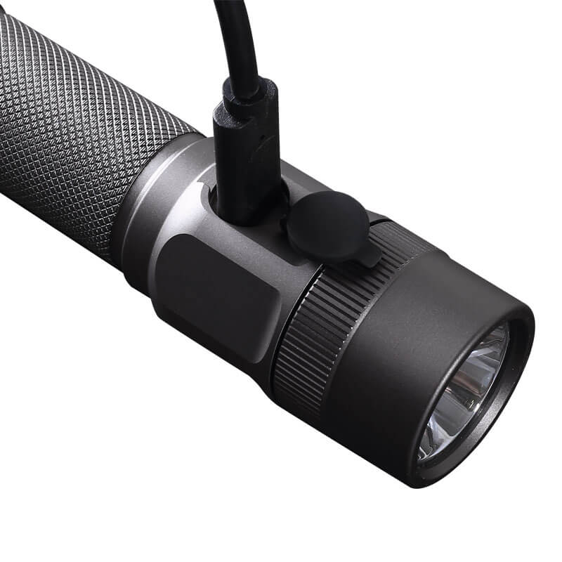 Torcia EDC Jetbeam KO-03 2400  - Edc Carry Flashlight recensione e prezzo